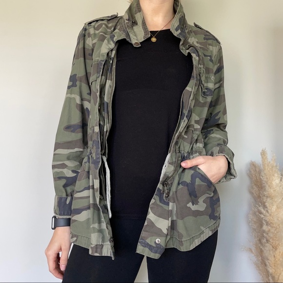 Relaxed Camo Jacket - Picture 1 of 2